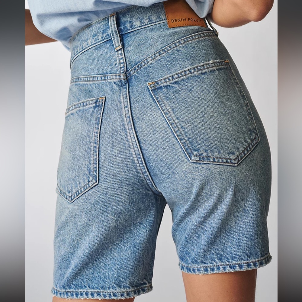 Aritzia Loose Long Short - Picture 4 of 6